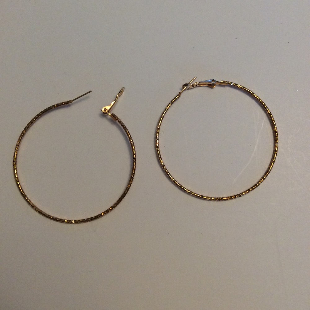Earrings gold tone vintage hoops bjr